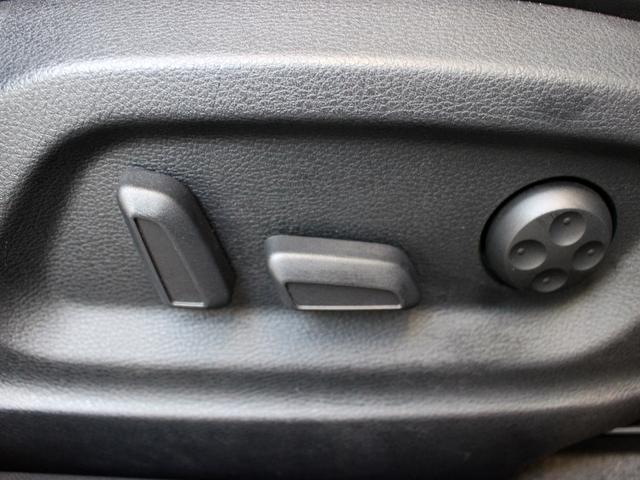 RS Q3 ベースグレード 禁煙車 ダイヤモンドステッチレザーシート パワーシート&ヒーター オートマチックテールゲート 20インチアルミホイール アシスタンスパッケージ BOSEサウンドシステム MMIナビゲーション TV(7枚目)