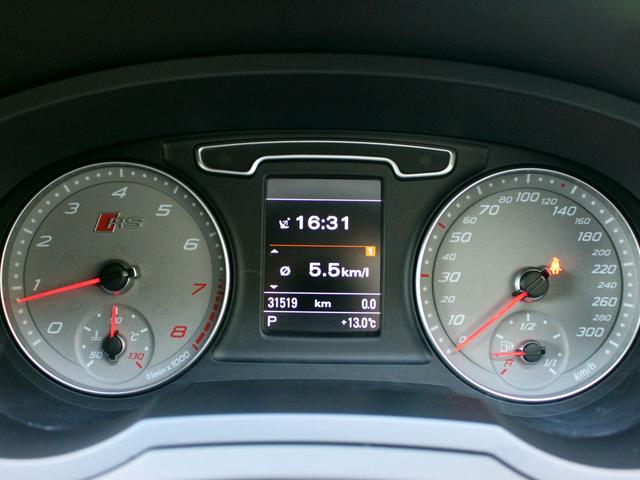 RS Q3 ベースグレード 禁煙車 ダイヤモンドステッチレザーシート パワーシート&ヒーター オートマチックテールゲート 20インチアルミホイール アシスタンスパッケージ BOSEサウンドシステム MMIナビゲーション TV(38枚目)