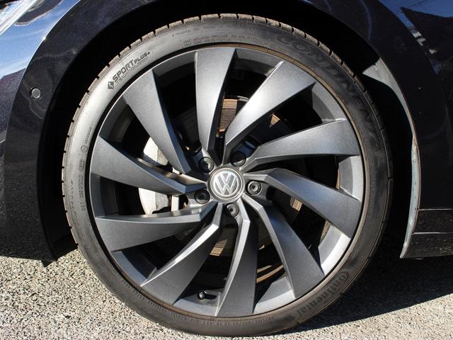 アルテオン ＴＳＩ　４モーション　Ｒラインアドバンス　禁煙車　ディスカバープロナビゲーション　ＴＶ　３６０°カメラ　アクティブインフォディスプレイ　ＤＣＣ　ＡＣＣ　ＢＳＭ　ＨＵＤ　電動レザーシート＆ヒーター　リアシートｊヒーター　パワーリアハッチ（12枚目）