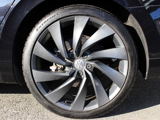 アルテオン ＴＳＩ　４モーション　Ｒラインアドバンス　禁煙車　ディスカバープロナビゲーション　ＴＶ　３６０°カメラ　アクティブインフォディスプレイ　ＤＣＣ　ＡＣＣ　ＢＳＭ　ＨＵＤ　電動レザーシート＆ヒーター　リアシートｊヒーター　パワーリアハッチ（13枚目）