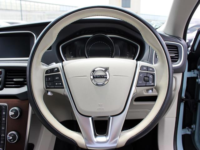 Ｖ４０ Ｔ３　クラシックエディション　１オーナー　パノラミックサンルーフ　ブロンズレザーシート　前後シートヒーター　ＡＣＣ　ＢＳＭ　純正ナビゲーション　バックカメラ　ＴＶ　ＬＥＤヘッドライト　ｈａｒｍａｎ／ｋａｒｄｏｎサウンドシステム（17枚目）