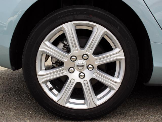 Ｖ４０ Ｔ３　クラシックエディション　１オーナー　パノラミックサンルーフ　ブロンズレザーシート　前後シートヒーター　ＡＣＣ　ＢＳＭ　純正ナビゲーション　バックカメラ　ＴＶ　ＬＥＤヘッドライト　ｈａｒｍａｎ／ｋａｒｄｏｎサウンドシステム（23枚目）