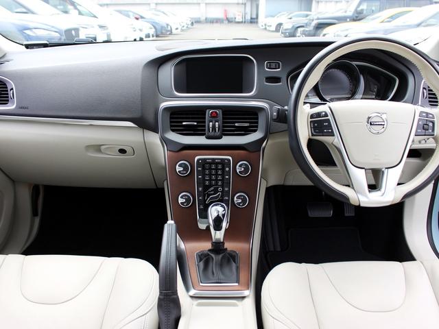 Ｖ４０ Ｔ３　クラシックエディション　１オーナー　パノラミックサンルーフ　ブロンズレザーシート　前後シートヒーター　ＡＣＣ　ＢＳＭ　純正ナビゲーション　バックカメラ　ＴＶ　ＬＥＤヘッドライト　ｈａｒｍａｎ／ｋａｒｄｏｎサウンドシステム（33枚目）