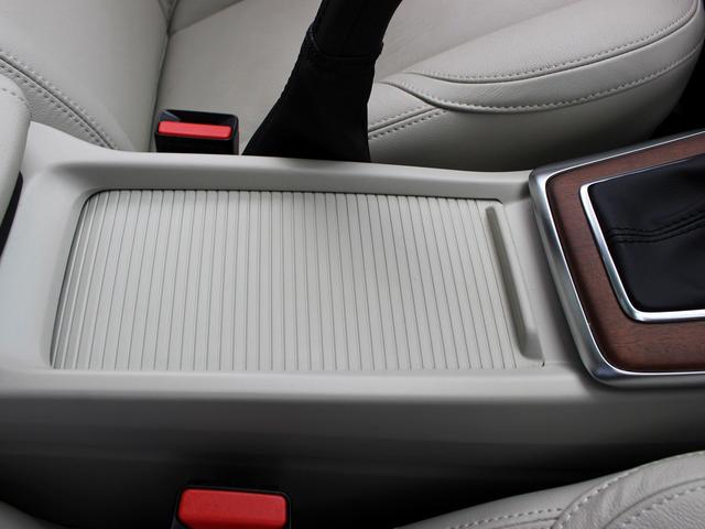 Ｖ４０ Ｔ３　クラシックエディション　１オーナー　パノラミックサンルーフ　ブロンズレザーシート　前後シートヒーター　ＡＣＣ　ＢＳＭ　純正ナビゲーション　バックカメラ　ＴＶ　ＬＥＤヘッドライト　ｈａｒｍａｎ／ｋａｒｄｏｎサウンドシステム（46枚目）