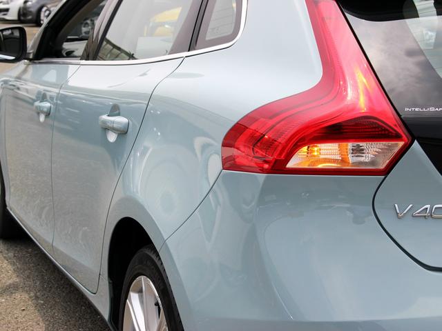 Ｖ４０ Ｔ３　クラシックエディション　１オーナー　パノラミックサンルーフ　ブロンズレザーシート　前後シートヒーター　ＡＣＣ　ＢＳＭ　純正ナビゲーション　バックカメラ　ＴＶ　ＬＥＤヘッドライト　ｈａｒｍａｎ／ｋａｒｄｏｎサウンドシステム（76枚目）