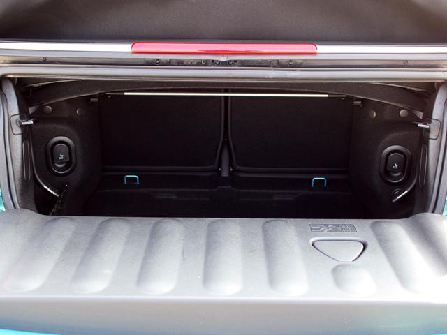 MINI クーパー コンバーチブル 禁煙車 ペッパーパッケージ 純正ナビゲーション バックカメラ シートヒーター LEDヘッドライト コンフォートアクセス インテリジェントセーフティ ユニオンジャックテールランプ アイドリングストップ(18枚目)