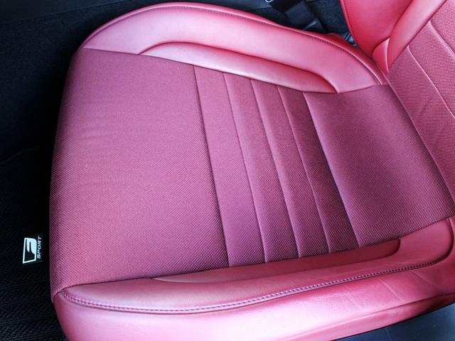 ＩＳ ＩＳ２００ｔ　Ｆスポーツ　後期モデル　禁煙車　Ｆ　ＳＰＯＲＴ専用電動ハーフレザースポーツシート＆シートヒーター　レーダークルーズコントロール　ＬＥＤヘッドライト　純正ナビゲーション　ＴＶ　バックカメラ　スマートキー　ＥＴＣ（12枚目）