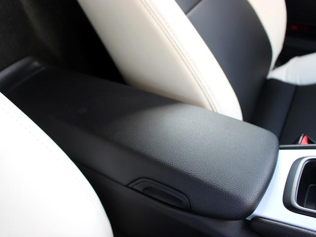 ケイマン ベースグレード　禁煙車　２０１６年モデル　スポーツクロノパッケージ　クラリオン製純正ナビゲーション　ＴＶ　バックカメラ　シートヒーター　キセノンヘッドライト　パーキングセンサー　ＢＯＳＥサウンドシステム　　ＥＴＣ（42枚目）