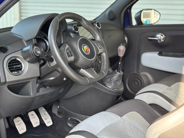 インテリアも美しいコンディションを保っております