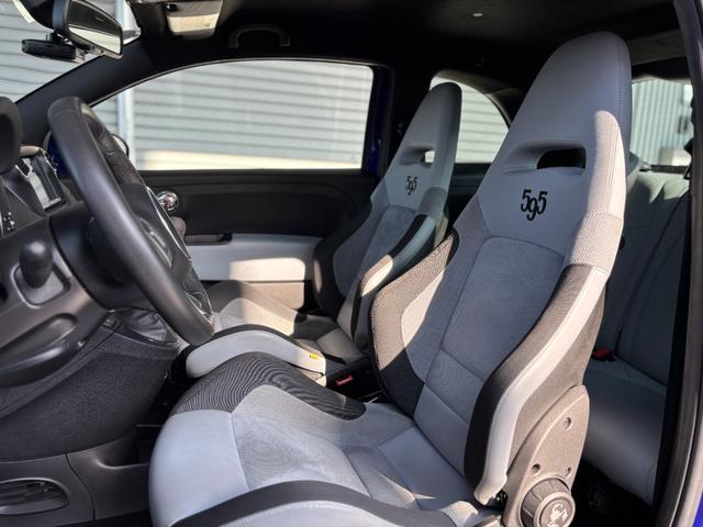 限定車特別色のＢｌｕ　Ｍｅｔａｌｉｚｚａｔｏに身を包みライトグレーのＳａｂｅｌｔシートがセクシーです