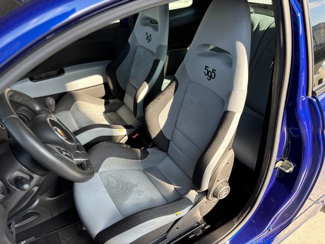 こちらのシートカラーもＢｌｕ　Ｍｅｔａｌｉｚｚａｔｏスコルピオ専用色となっております