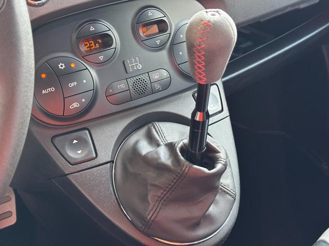 シフトレバーはＣＡＥウルトラシフター装着済み（後から取り付けた場合工賃含め取り付けに４０万円近くかかります）