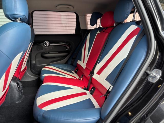 ＭＩＮＩ クーパーＤ　クラブマン　弊社ユーザー様車両　ワンオーナー　カーボンクリーニング（56枚目）