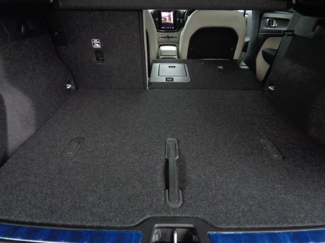 XC40 ウルトラ B4 AWD 電子制御AWDシステム ハーマンカードプレミアムサウンドシステム FRシートヒーター グーグルアプリ ステアリングホイールヒーター 専用オレフォス社製クリスタル・シフトノブ(12枚目)