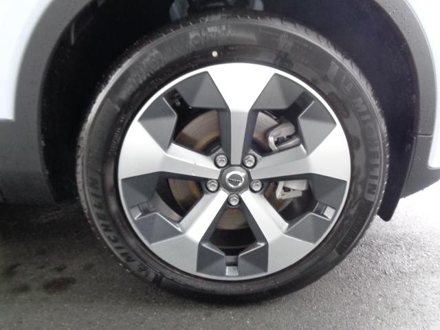 XC40 ウルトラ B4 AWD 電子制御AWDシステム ハーマンカードプレミアムサウンドシステム FRシートヒーター グーグルアプリ ステアリングホイールヒーター 専用オレフォス社製クリスタル・シフトノブ(24枚目)