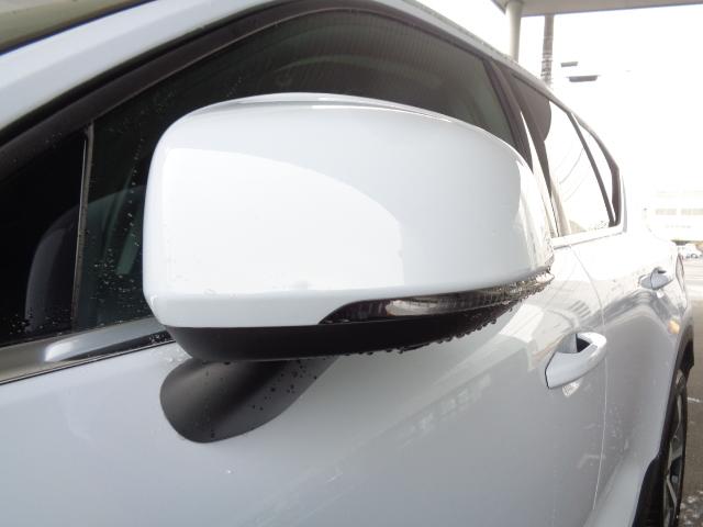 XC40 ウルトラ B4 AWD 電子制御AWDシステム ハーマンカードプレミアムサウンドシステム FRシートヒーター グーグルアプリ ステアリングホイールヒーター 専用オレフォス社製クリスタル・シフトノブ(28枚目)