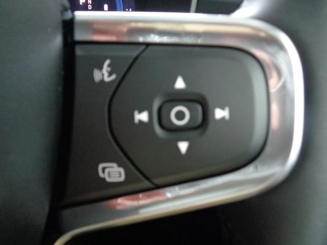 XC40 ウルトラ B4 AWD 電子制御AWDシステム ハーマンカードプレミアムサウンドシステム FRシートヒーター グーグルアプリ ステアリングホイールヒーター 専用オレフォス社製クリスタル・シフトノブ(40枚目)