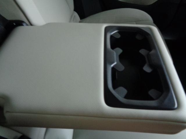 XC40 ウルトラ B4 AWD 電子制御AWDシステム ハーマンカードプレミアムサウンドシステム FRシートヒーター グーグルアプリ ステアリングホイールヒーター 専用オレフォス社製クリスタル・シフトノブ(42枚目)