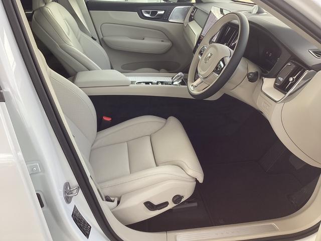 ＸＣ６０ リチャージアルティメトＴ６ＡＷＤプラグインハイブリド　本革マッサージエアコンシート　電動ガラスサンルーフ　ＬＥＤヘッドライト　Ｇｏｏｇｌｅシステム　ＥＴＣ　ハーマンカードンオーディオ　ヘッドアップディスプレイ　ＥＴＣ　４座シートヒータ　ＬＥＤヘッドライト（14枚目）