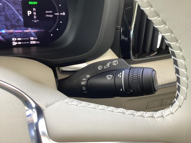 ＸＣ６０ リチャージアルティメトＴ６ＡＷＤプラグインハイブリド　本革マッサージエアコンシート　電動ガラスサンルーフ　ＬＥＤヘッドライト　Ｇｏｏｇｌｅシステム　ＥＴＣ　ハーマンカードンオーディオ　ヘッドアップディスプレイ　ＥＴＣ　４座シートヒータ　ＬＥＤヘッドライト（27枚目）