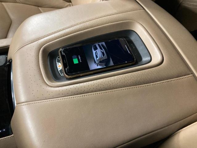 キャデラックエスカレード プラチナム　１年保証　リアモニター　マッサージ機能　電動ステップ　クーラーボックス　ＡｐｐｌｅＣａｒＰｌａｙ　ＡｎｄｒｏｉｄＡｕｔｏ　デジタルミラー　純正２２ＡＷ　全周囲カメラ　Ｂｌｕｒａｙ　ＤＶＤ再生（45枚目）