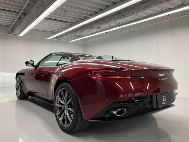 ＤＢ１１ Ｖ８　ヴォランテ　電動ソフトトップ　ブラウンレザー　３６０°カメラ　ナビＴＶ　ランバーサポート機能　純正２０ＡＷ　温冷シート　ボディ下部ブラック　レッドキャリパー　スモークテール　ＬＥＤ　ＥＴＣ（14枚目）