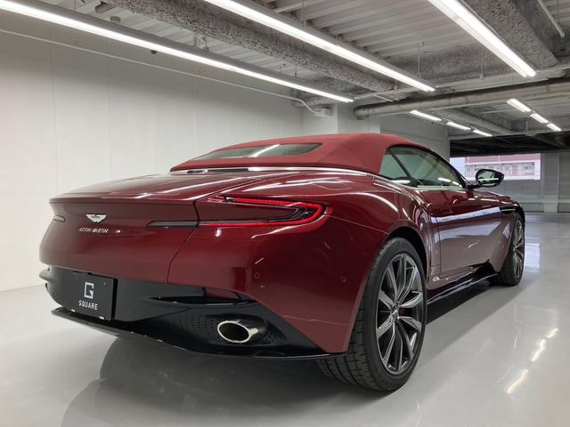 ＤＢ１１ Ｖ８　ヴォランテ　電動ソフトトップ　ブラウンレザー　３６０°カメラ　ナビＴＶ　ランバーサポート機能　純正２０ＡＷ　温冷シート　ボディ下部ブラック　レッドキャリパー　スモークテール　ＬＥＤ　ＥＴＣ（67枚目）