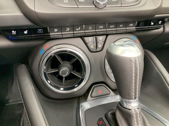 シボレーカマロ コンバーチブル　１オーナー　延長保証２年　メンテナンスケアプラス２年付き　電動ソフトトップ　黒レザー　ドラレコ　ＢＯＳＥ　純正２０ＡＷ　アンビエントライト　ＨＵＤ　ワイヤレス充電　ＢＲＥＭＢＯブレーキ（40枚目）
