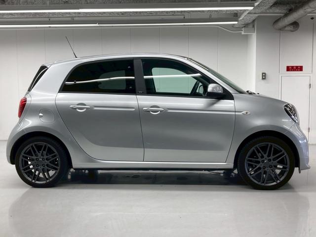 スマートフォーフォー ＢＲＡＢＵＳ　スポーツ　１オーナー　ガラスルーフ　黒レザー　純正１７ＡＷ　シートヒーター　ナビ・ＴＶチューナー　バックカメラ　レーンキープ　パーキングセンサー　クルコン　ＥＴＣ（11枚目）