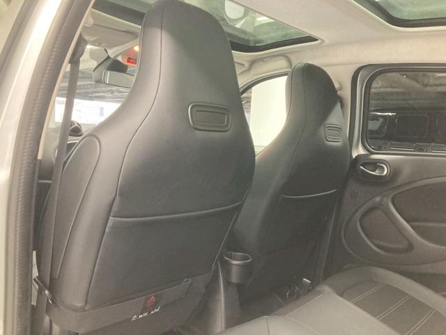 スマートフォーフォー ＢＲＡＢＵＳ　スポーツ　１オーナー　ガラスルーフ　黒レザー　純正１７ＡＷ　シートヒーター　ナビ・ＴＶチューナー　バックカメラ　レーンキープ　パーキングセンサー　クルコン　ＥＴＣ（61枚目）