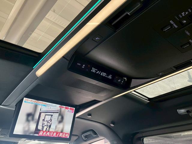 アルファードハイブリッド エグゼクティブラウンジ ユニバーサルステップ ブラックレザー 内蔵型ドラレコ TVキャンセラー 後席タブレット2個 フリップダウンモニター ムーンルーフ JBL 純正19AW 温冷シートデジタルミラー HUD ワイヤレス充電(4枚目)