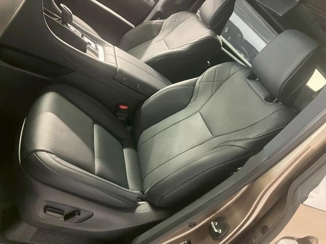 アルファードハイブリッド エグゼクティブラウンジ ユニバーサルステップ ブラックレザー 内蔵型ドラレコ TVキャンセラー 後席タブレット2個 フリップダウンモニター ムーンルーフ JBL 純正19AW 温冷シートデジタルミラー HUD ワイヤレス充電(6枚目)