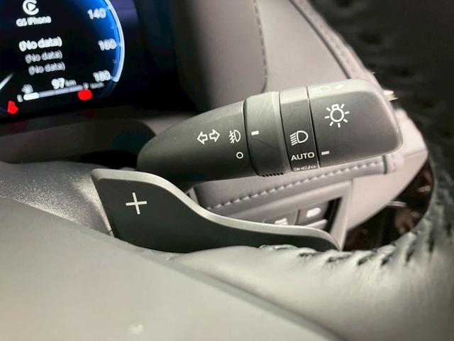 アルファードハイブリッド エグゼクティブラウンジ ユニバーサルステップ ブラックレザー 内蔵型ドラレコ TVキャンセラー 後席タブレット2個 フリップダウンモニター ムーンルーフ JBL 純正19AW 温冷シートデジタルミラー HUD ワイヤレス充電(33枚目)