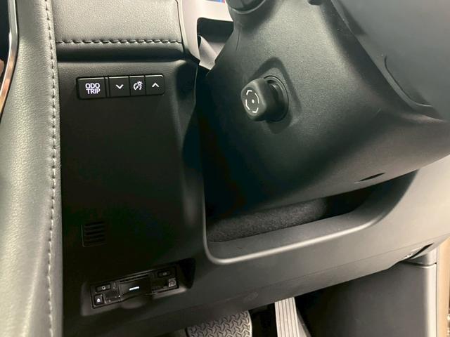 アルファードハイブリッド エグゼクティブラウンジ ユニバーサルステップ ブラックレザー 内蔵型ドラレコ TVキャンセラー 後席タブレット2個 フリップダウンモニター ムーンルーフ JBL 純正19AW 温冷シートデジタルミラー HUD ワイヤレス充電(35枚目)