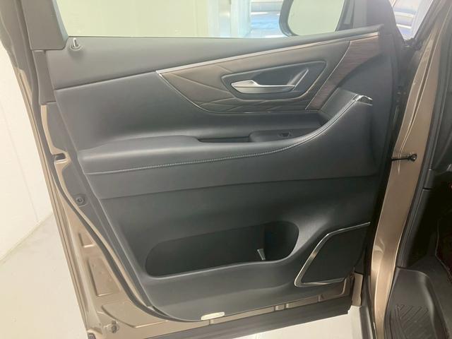 アルファードハイブリッド エグゼクティブラウンジ ユニバーサルステップ ブラックレザー 内蔵型ドラレコ TVキャンセラー 後席タブレット2個 フリップダウンモニター ムーンルーフ JBL 純正19AW 温冷シートデジタルミラー HUD ワイヤレス充電(46枚目)