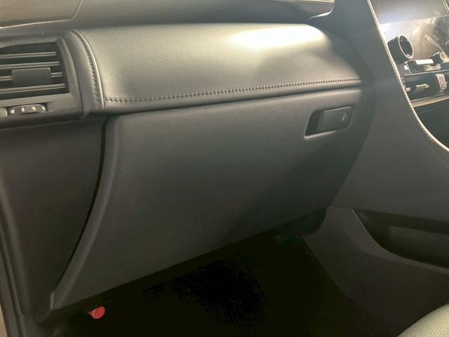 アルファードハイブリッド エグゼクティブラウンジ ユニバーサルステップ ブラックレザー 内蔵型ドラレコ TVキャンセラー 後席タブレット2個 フリップダウンモニター ムーンルーフ JBL 純正19AW 温冷シートデジタルミラー HUD ワイヤレス充電(51枚目)