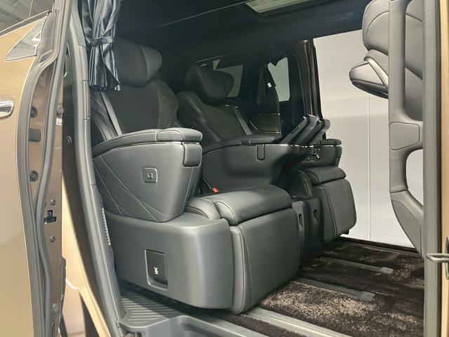 アルファードハイブリッド エグゼクティブラウンジ ユニバーサルステップ ブラックレザー 内蔵型ドラレコ TVキャンセラー 後席タブレット2個 フリップダウンモニター ムーンルーフ JBL 純正19AW 温冷シートデジタルミラー HUD ワイヤレス充電(55枚目)