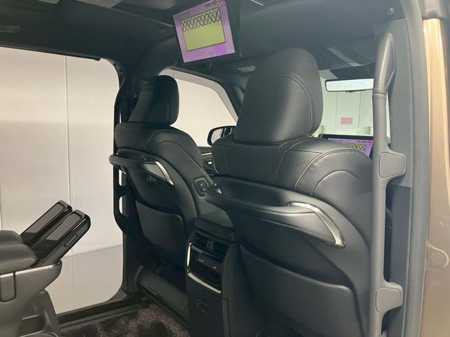 アルファードハイブリッド エグゼクティブラウンジ ユニバーサルステップ ブラックレザー 内蔵型ドラレコ TVキャンセラー 後席タブレット2個 フリップダウンモニター ムーンルーフ JBL 純正19AW 温冷シートデジタルミラー HUD ワイヤレス充電(60枚目)