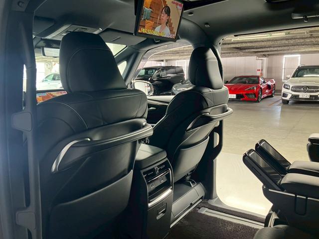 アルファードハイブリッド エグゼクティブラウンジ ユニバーサルステップ ブラックレザー 内蔵型ドラレコ TVキャンセラー 後席タブレット2個 フリップダウンモニター ムーンルーフ JBL 純正19AW 温冷シートデジタルミラー HUD ワイヤレス充電(61枚目)