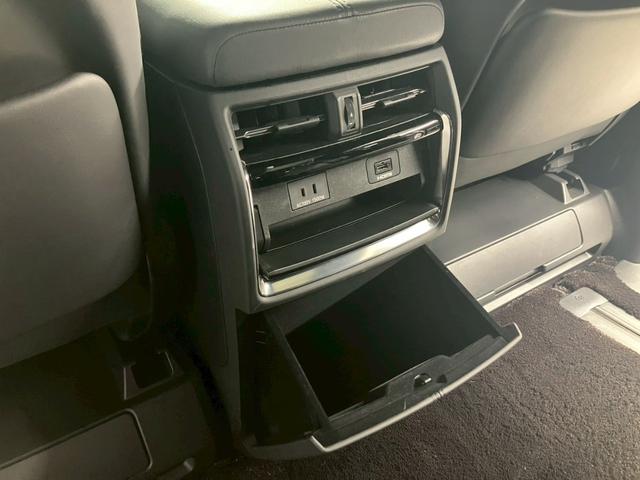 アルファードハイブリッド エグゼクティブラウンジ ユニバーサルステップ ブラックレザー 内蔵型ドラレコ TVキャンセラー 後席タブレット2個 フリップダウンモニター ムーンルーフ JBL 純正19AW 温冷シートデジタルミラー HUD ワイヤレス充電(62枚目)