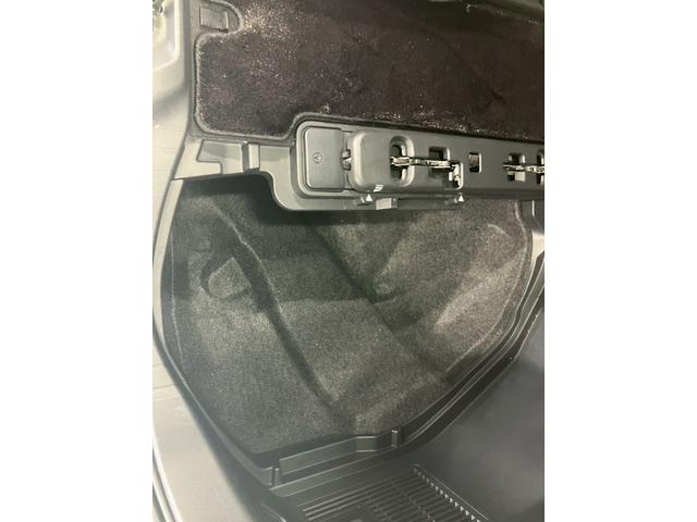 アルファードハイブリッド エグゼクティブラウンジ ユニバーサルステップ ブラックレザー 内蔵型ドラレコ TVキャンセラー 後席タブレット2個 フリップダウンモニター ムーンルーフ JBL 純正19AW 温冷シートデジタルミラー HUD ワイヤレス充電(72枚目)