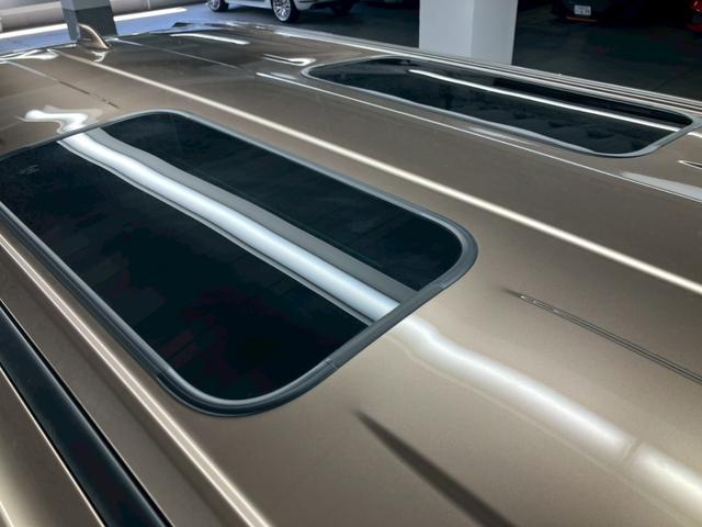 アルファードハイブリッド エグゼクティブラウンジ ユニバーサルステップ ブラックレザー 内蔵型ドラレコ TVキャンセラー 後席タブレット2個 フリップダウンモニター ムーンルーフ JBL 純正19AW 温冷シートデジタルミラー HUD ワイヤレス充電(78枚目)