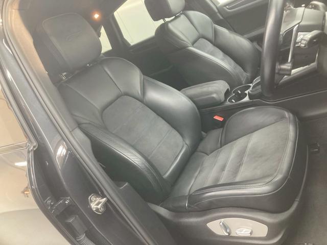 マカン マカンGTS ヴァルカノグレー メモリー付黒ハーフレザー RSスパイダー純正ブラック20AW BOSEサラウンド スポクロパッケージ プライバシーガラス ブラックLEDヘッドPDLS Plusシートハンドルヒーター(4枚目)