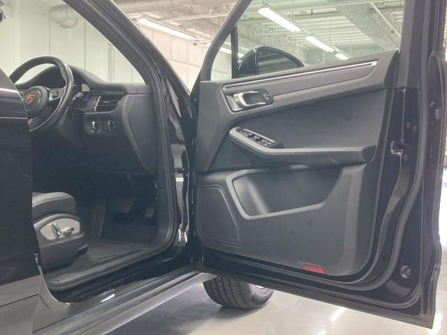 マカン マカン 1オーナー 黒ハーフレザー 純正18AW 前後ドラレコ シートヒーター 後席ヒーター パワーシート AppleCarPlay 360°カメラ パワーバックドア 純正ナビ ジェットブラックメタリック(20枚目)