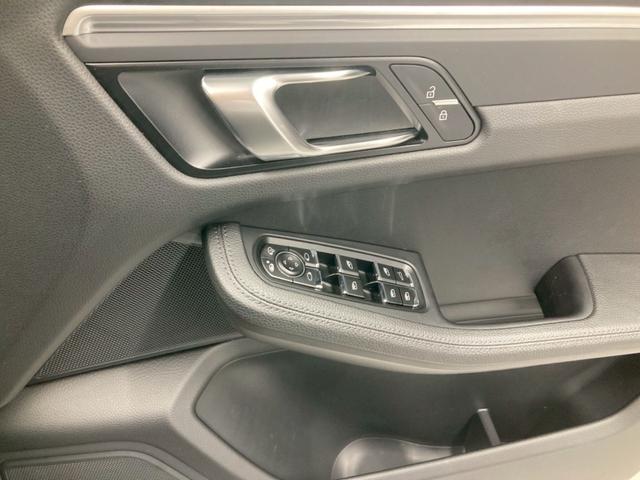 マカン マカン 1オーナー 黒ハーフレザー 純正18AW 前後ドラレコ シートヒーター 後席ヒーター パワーシート AppleCarPlay 360°カメラ パワーバックドア 純正ナビ ジェットブラックメタリック(22枚目)