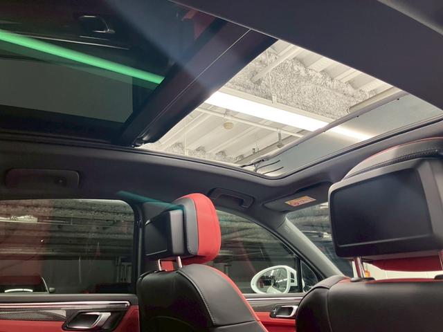 マカン マカンGTS 1オーナー OP275 赤レザー パノラマルーフ BOSEサラウンド RS純正21AWスポクロPKG 14way電動 アダプティブエアサス ハンドルヒーターカーボンインテリアPKG PDLS PLus(3枚目)