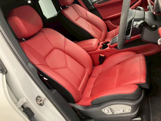 マカン マカンGTS 1オーナー OP275 赤レザー パノラマルーフ BOSEサラウンド RS純正21AWスポクロPKG 14way電動 アダプティブエアサス ハンドルヒーターカーボンインテリアPKG PDLS PLus(5枚目)