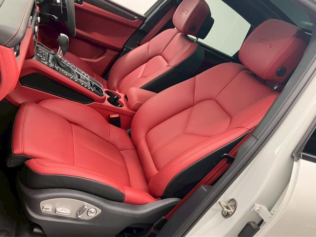 マカン マカンGTS 1オーナー OP275 赤レザー パノラマルーフ BOSEサラウンド RS純正21AWスポクロPKG 14way電動 アダプティブエアサス ハンドルヒーターカーボンインテリアPKG PDLS PLus(6枚目)