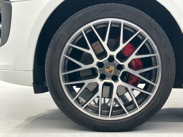 マカン マカンGTS 1オーナー OP275 赤レザー パノラマルーフ BOSEサラウンド RS純正21AWスポクロPKG 14way電動 アダプティブエアサス ハンドルヒーターカーボンインテリアPKG PDLS PLus(19枚目)