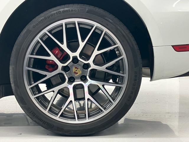 マカン マカンGTS 1オーナー OP275 赤レザー パノラマルーフ BOSEサラウンド RS純正21AWスポクロPKG 14way電動 アダプティブエアサス ハンドルヒーターカーボンインテリアPKG PDLS PLus(20枚目)